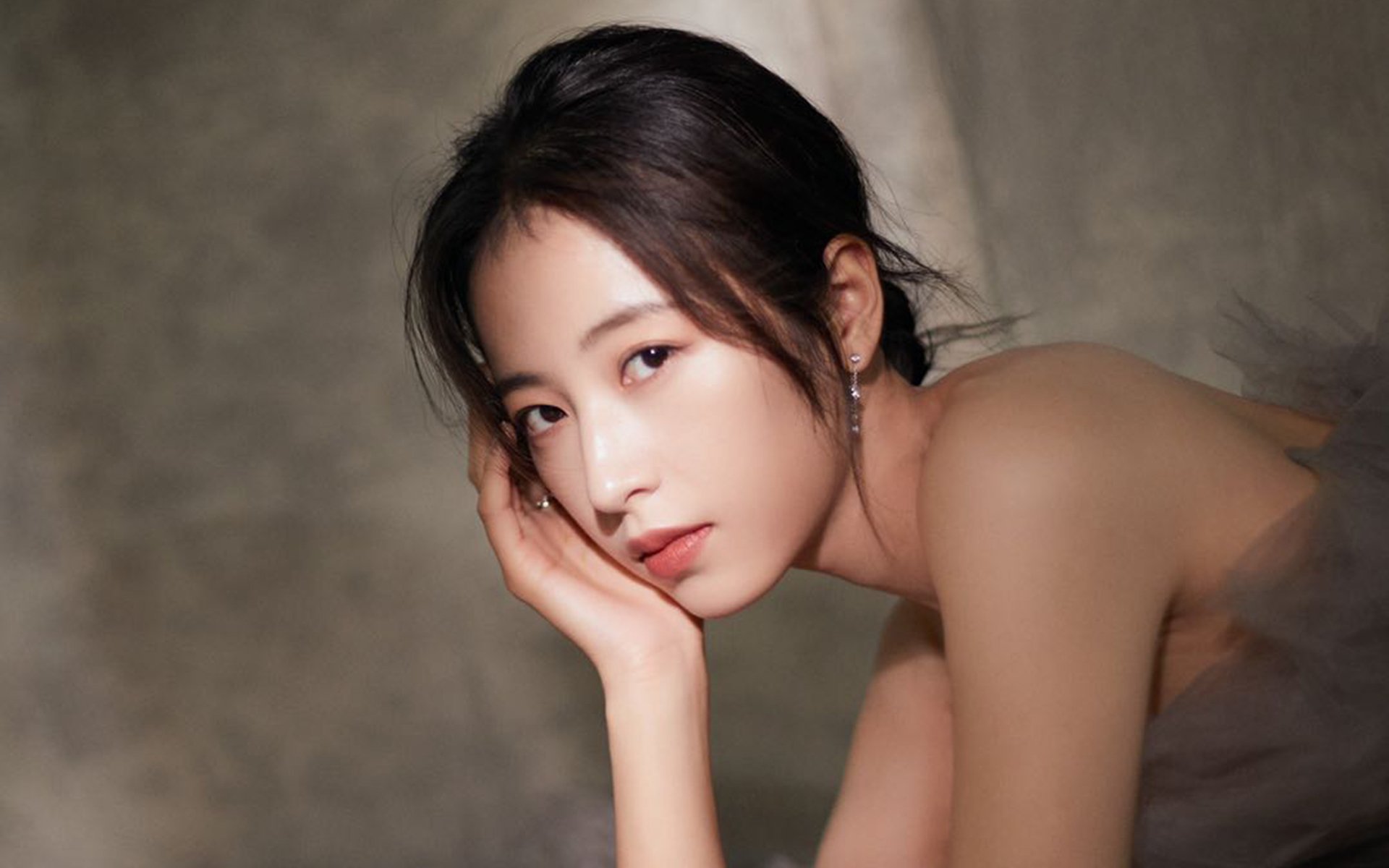 爱游戏综合娱乐-_飞盘瑜伽融合：身心合一的新运动形式_，飞盘运动项目介绍