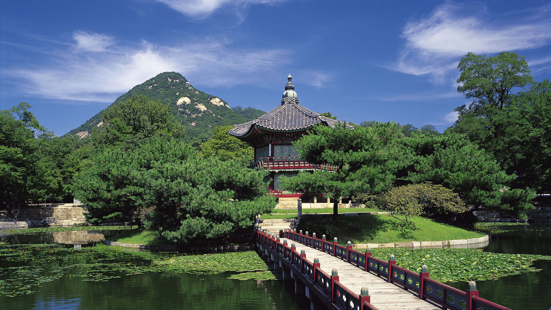 AYX官网-《电竞赛事的数字化转型：从线下走向云端》，电子竞技赛事的内涵构建及传播价值